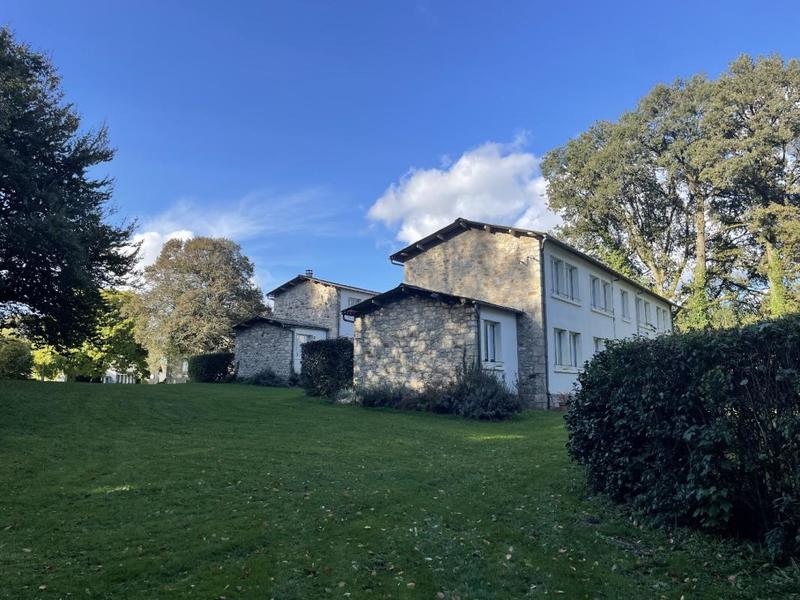 Maison - 400 m² - 50 pièces