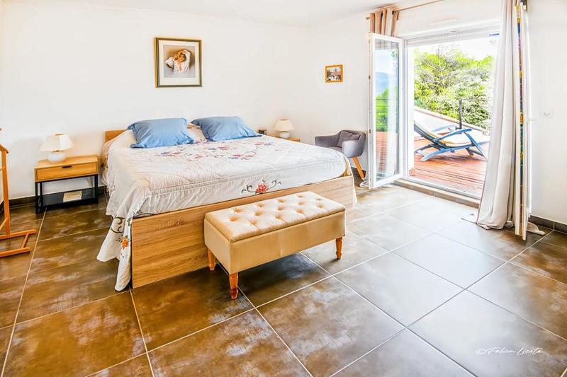 Maison - 300 m² - 8 pièces