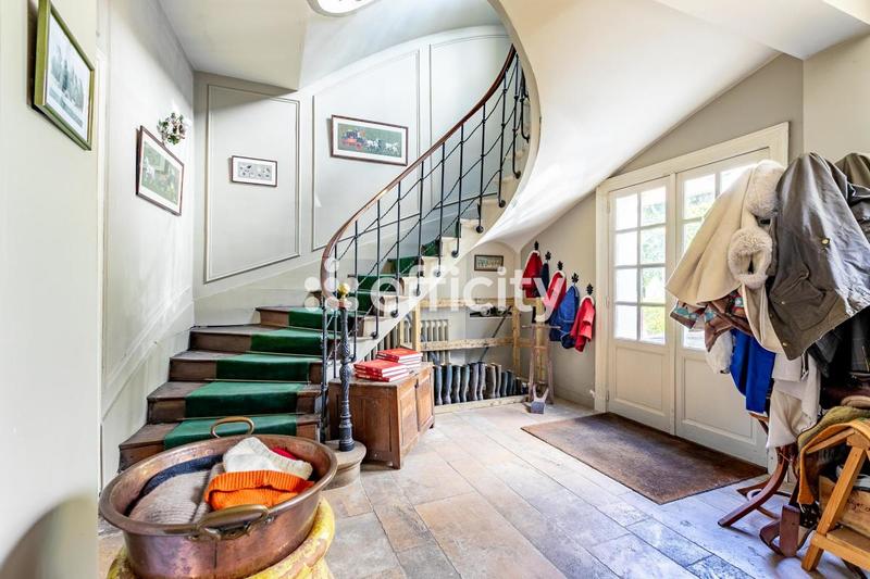 Maison - 463 m² - 12 pièces