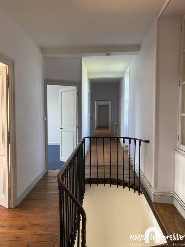 Maison - 220 m² - 5 pièces