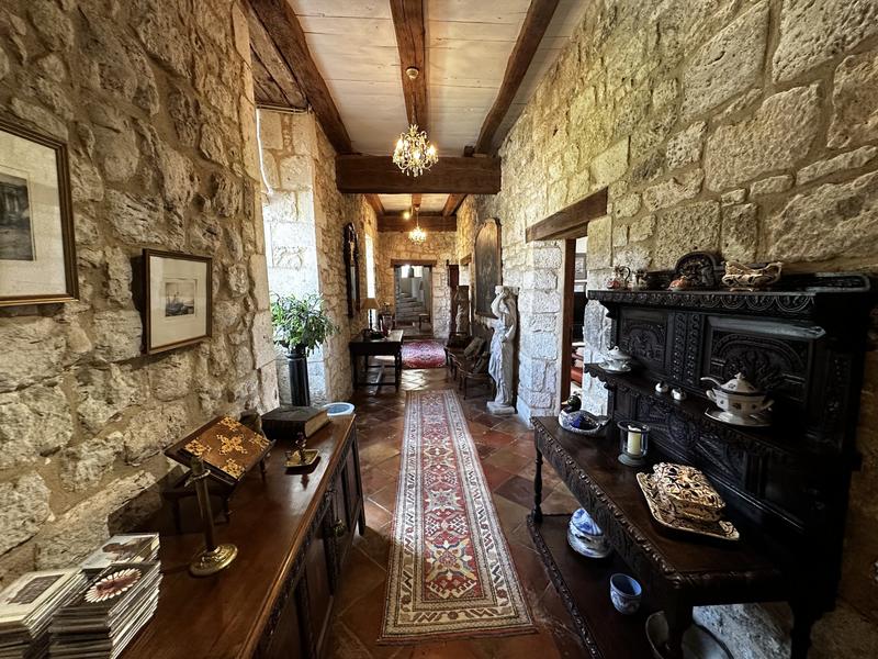 Maison ancienne - 380 m² - 11 pièces