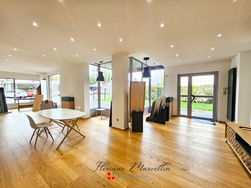 Local commercial - 160 m² - 5 pièces