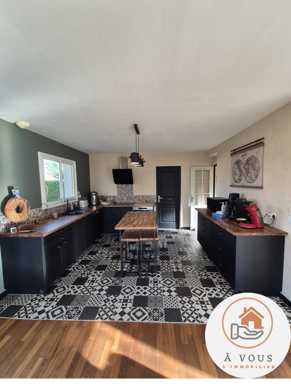 Maison - 185 m² - 8 pièces