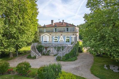 Maison - 250 m² - 9 pièces