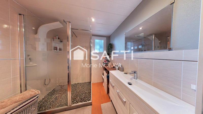 Maison - 210 m² - 6 pièces