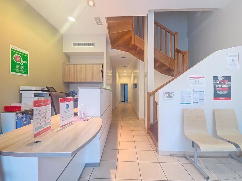 Local commercial - 151 m²