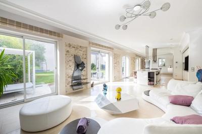 Maison - 400 m² - 10 pièces