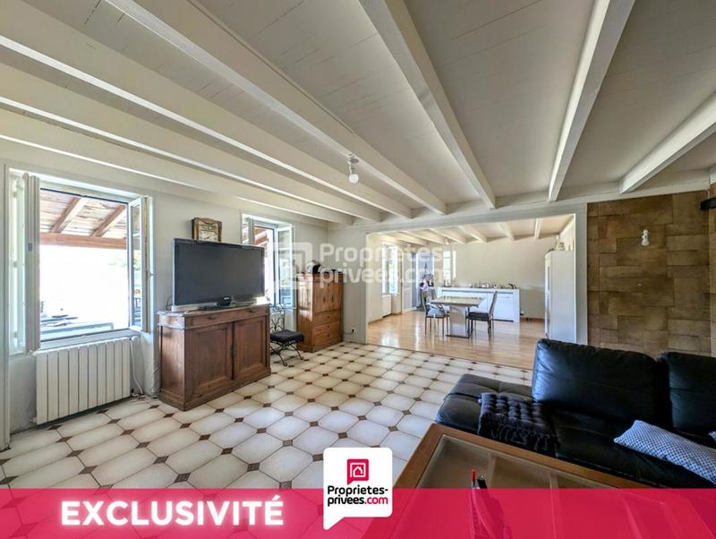 Maison - 222 m² - 9 pièces