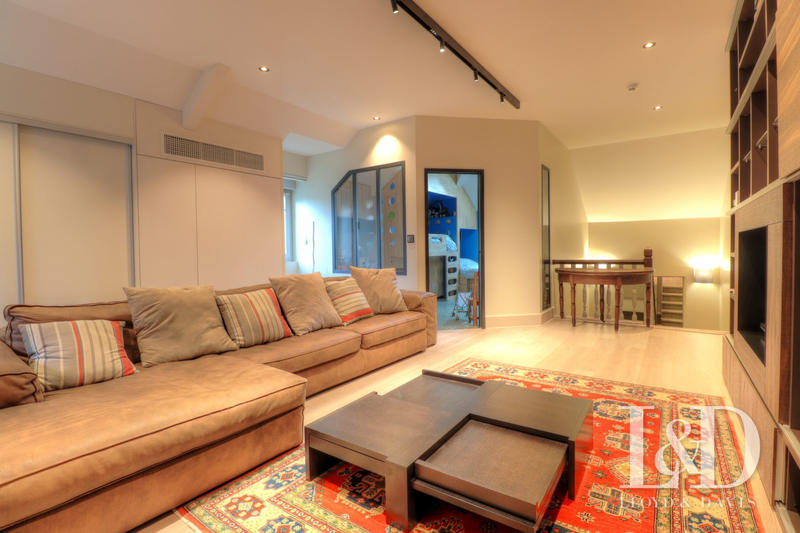 Maison - 321 m² - 10 pièces