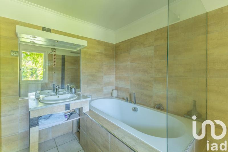 Maison - 222 m² - 8 pièces