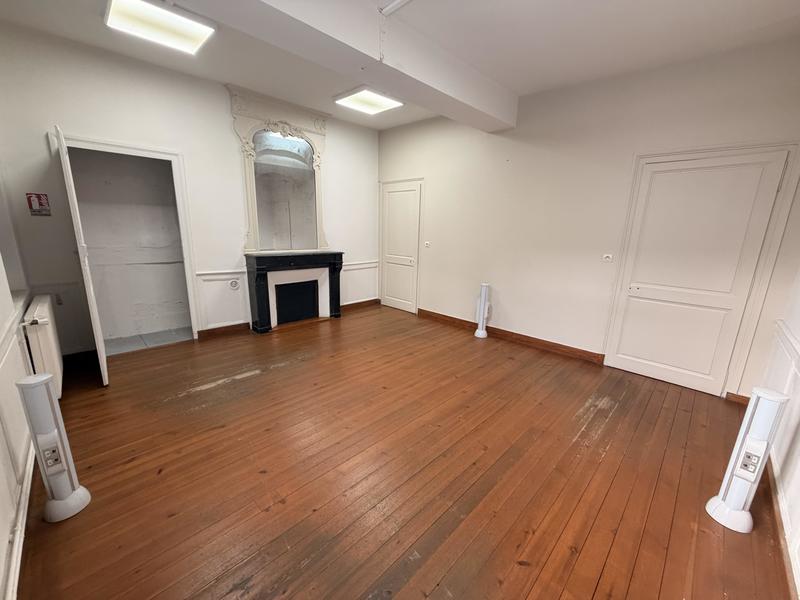 Bureau - 81 m² - 2 pièces