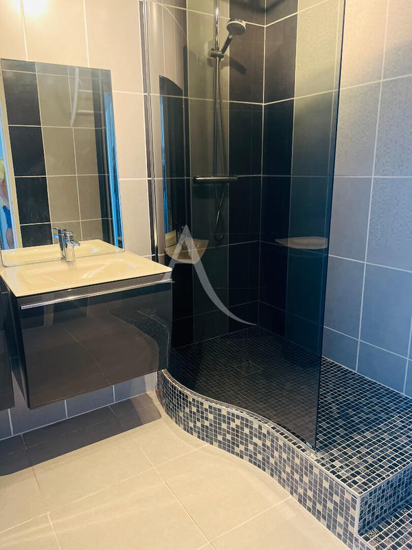 Appartement - 100 m² - 5 pièces