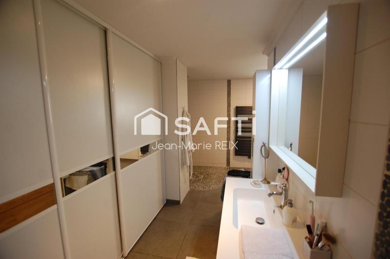 Maison - 220 m² - 6 pièces