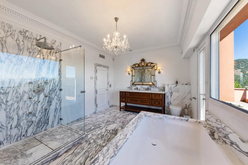 Villa - 596 m² - 13 pièces