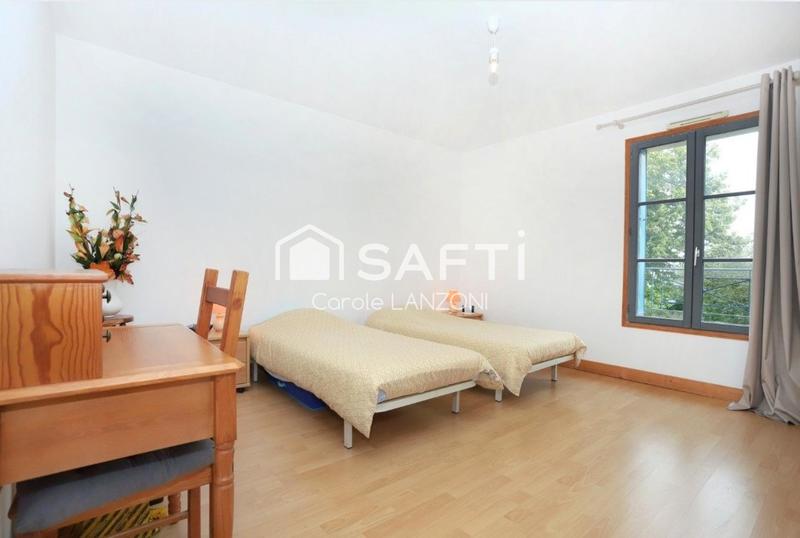 Maison - 290 m² - 8 pièces