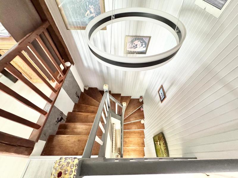 Maison - 240 m² - 5 pièces