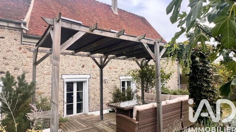 Maison - 240 m² - 8 pièces