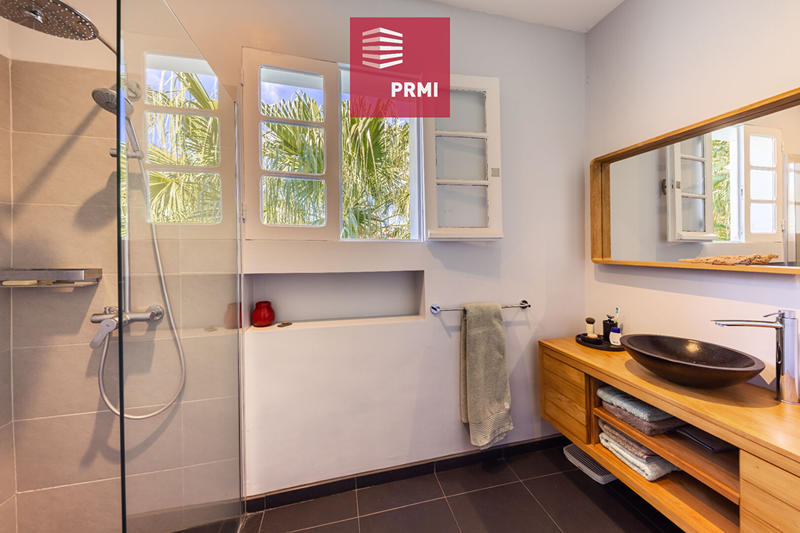 Maison - 201 m² - 6 pièces