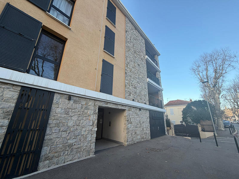 Appartement - 75 m² - 3 pièces