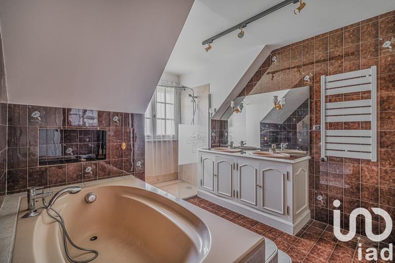 Maison - 205 m² - 5 pièces