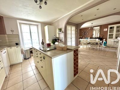 Maison - 179 m² - 8 pièces
