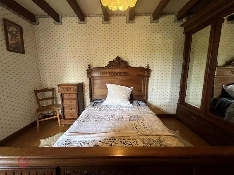 Maison - 221 m² - 8 pièces