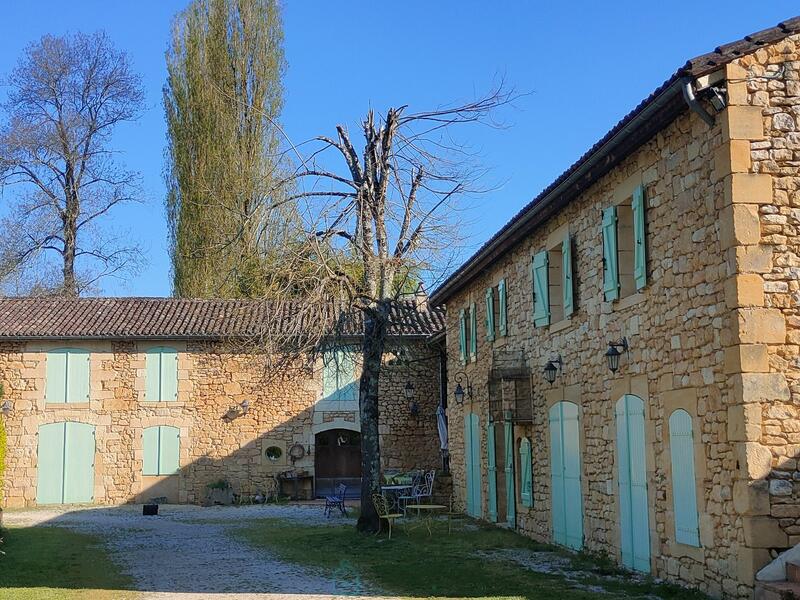 Maison - 360 m² - 19 pièces