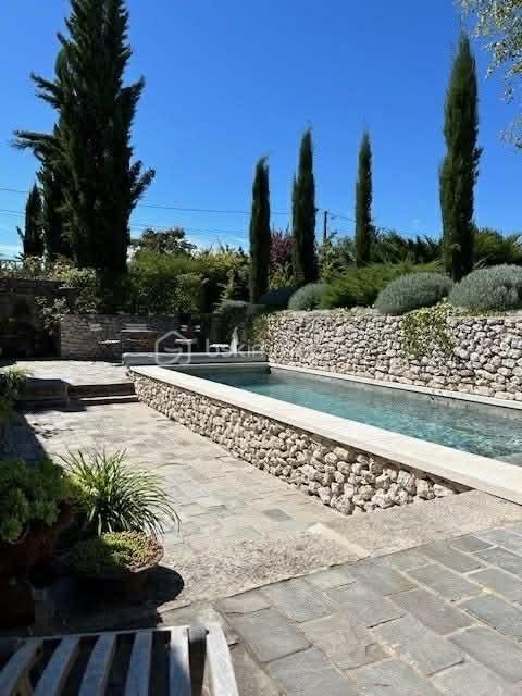 Propriété - 300 m² - 12 pièces