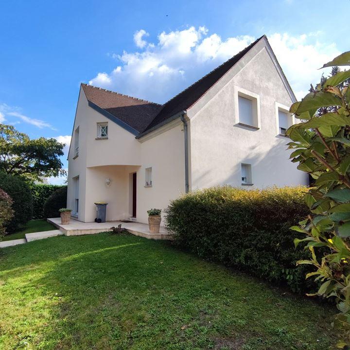 Maison traditionnelle - 186 m² - 9 pièces