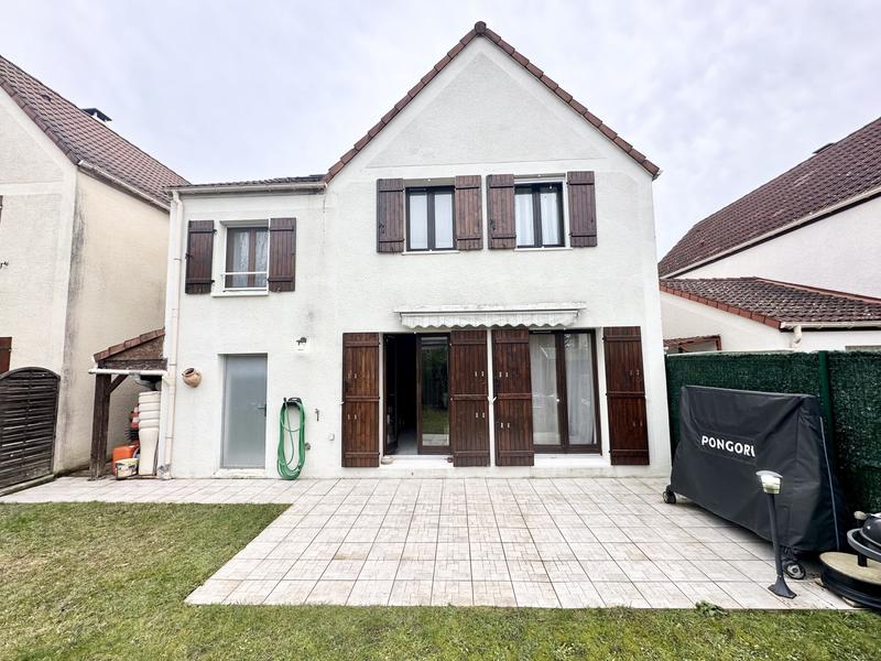 Maison traditionnelle - 111 m² - 5 pièces