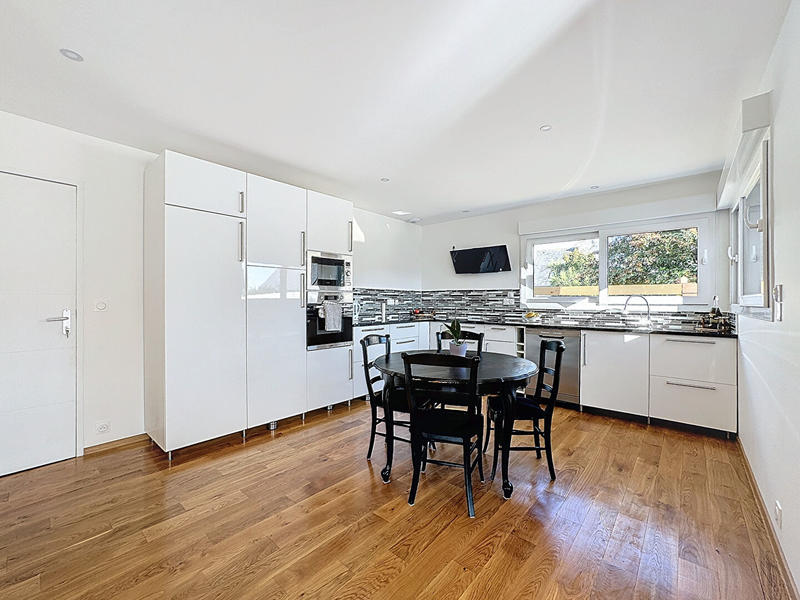 Maison - 180 m² - 9 pièces