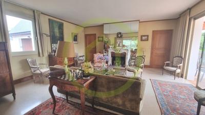 Maison - 263 m² - 7 pièces