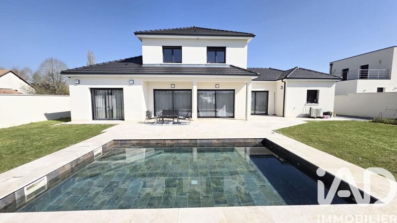 Maison - 198 m² - 6 pièces