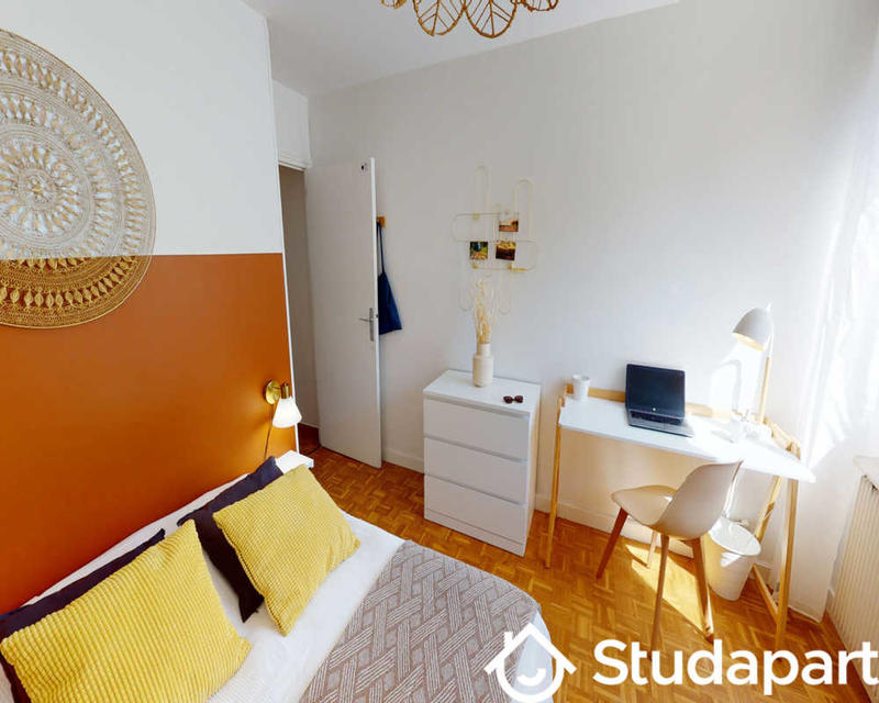 Chambre - 80 m² - 1 pièce