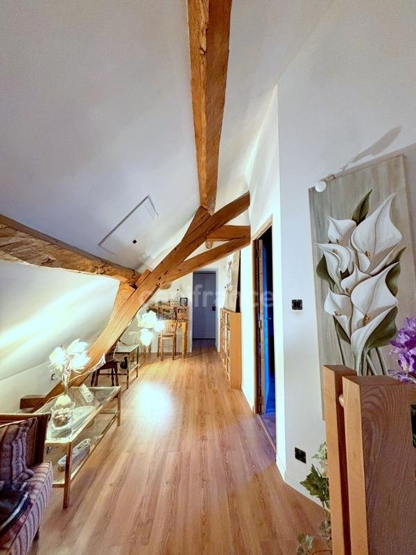 Maison - 218 m² - 5 pièces