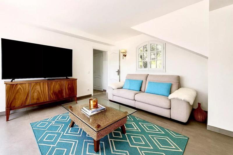 Propriété - 190 m² - 8 pièces