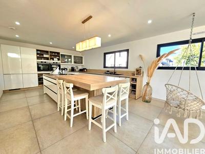 Maison - 180 m² - 5 pièces