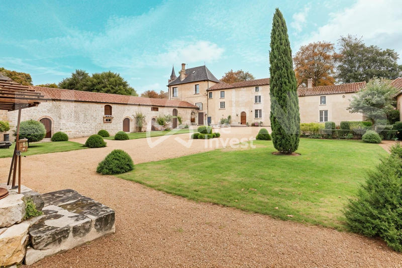 Maison - 530 m² - 20 pièces