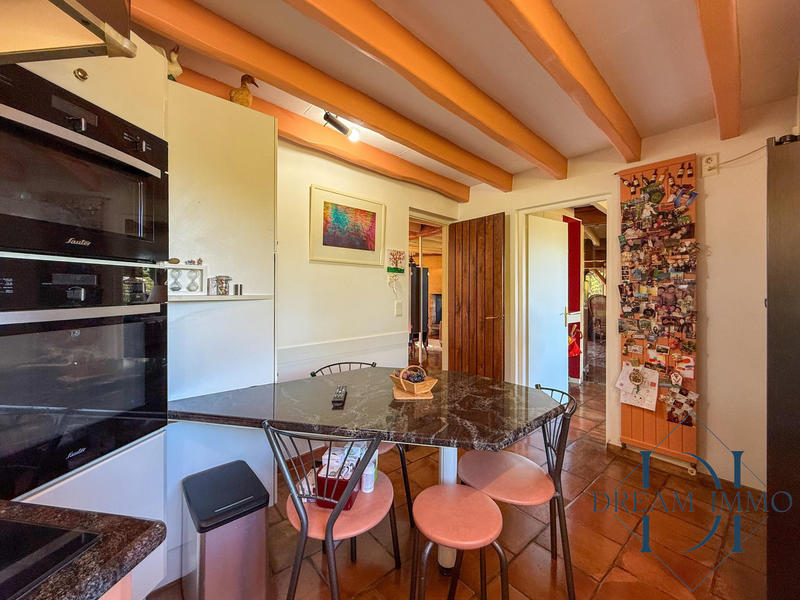 Maison - 210 m² - 8 pièces