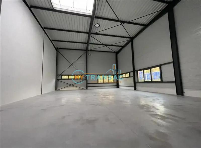 Local d'activité / Entrepôt - 601 m²