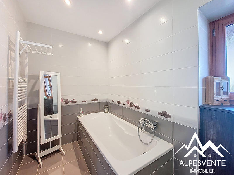 Maison - 110 m² - 4 pièces