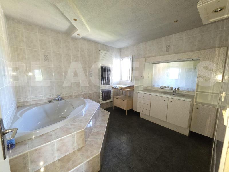 Propriété - 130 m² - 6 pièces