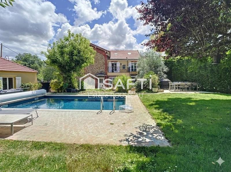 Maison - 277 m² - 10 pièces