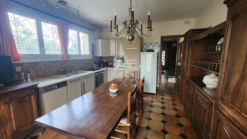 Maison - 230 m² - 8 pièces