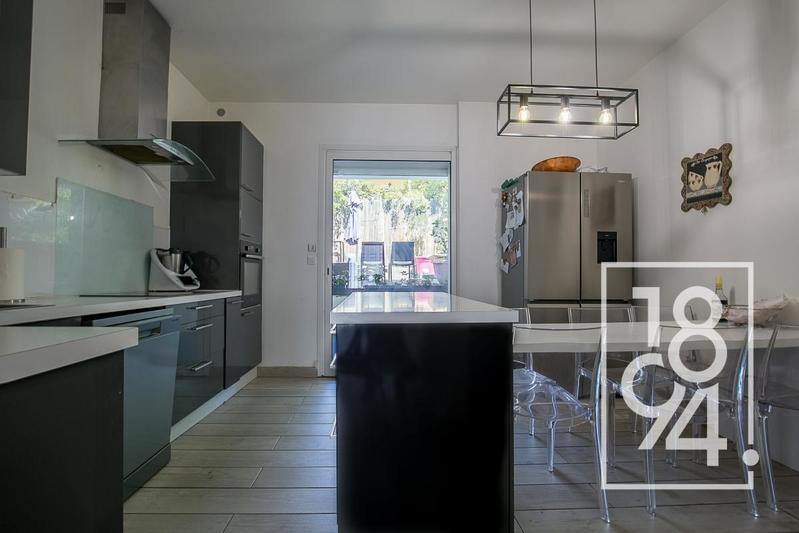 Maison - 180 m² - 5 pièces