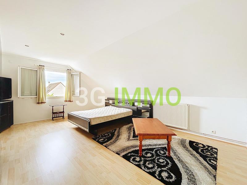 Maison traditionnelle - 218 m² - 9 pièces