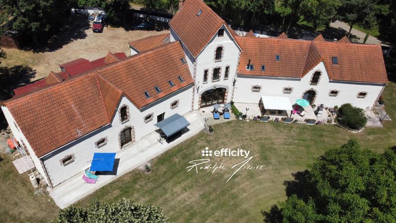 Demeure - 815 m² - 30 pièces