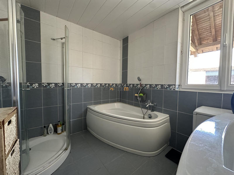 Maison - 203 m² - 5 pièces