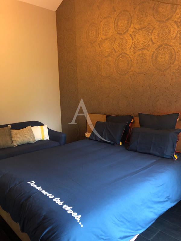 Villa - 211 m² - 6 pièces