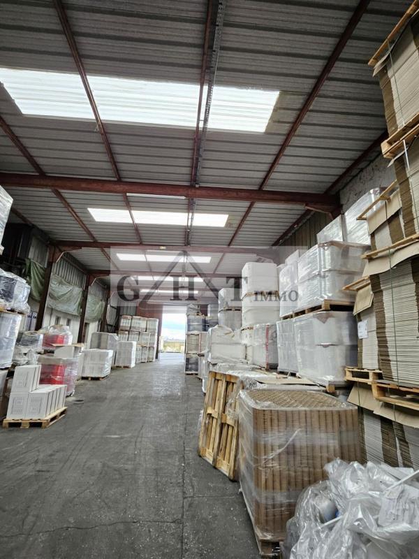 Entrepôt - 2 352 m²